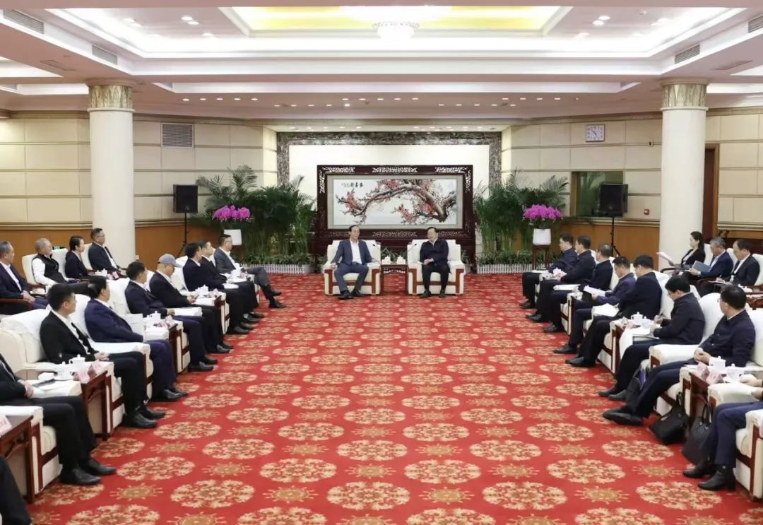尊龙(中国)时凯集团董事长李军受邀出席华中科技大学第十六届企业家论坛，并发表演讲