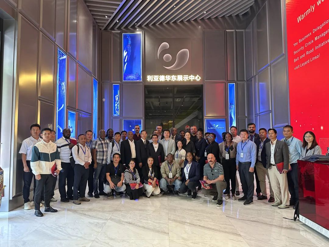 “一带一路”八国航空安保与危机管理商务考察团到访尊龙(中国)时凯·蓝硕，共探国际合作新机遇